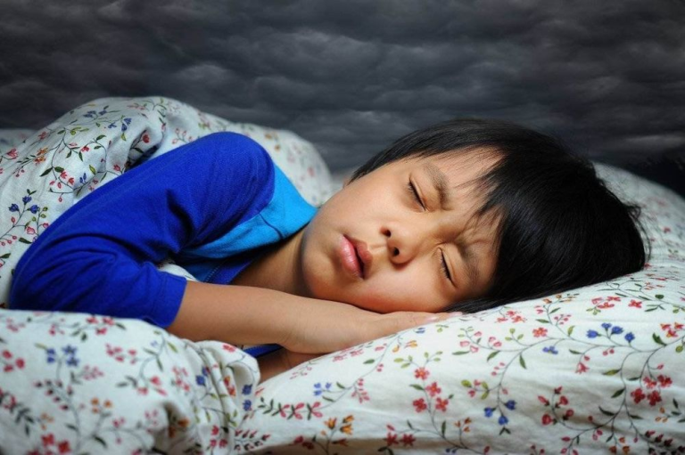Trẻ mầm non nên ngủ ngày bao nhiêu tiếng