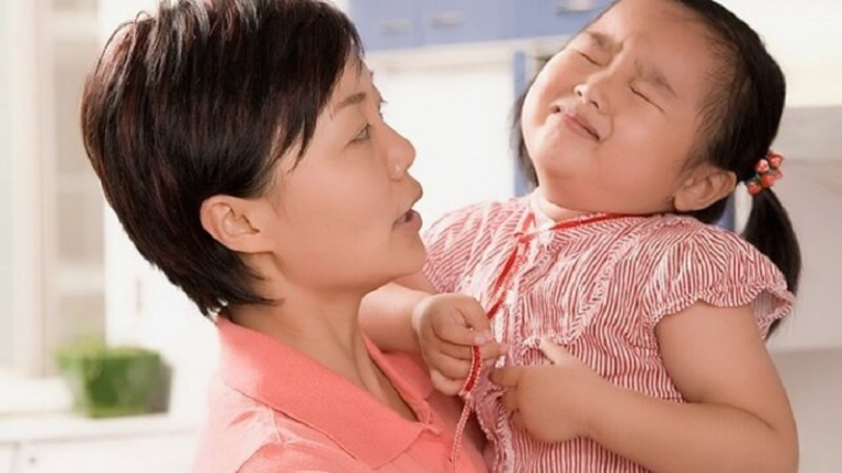 Giúp bé biết nhận lỗi và sửa lỗi