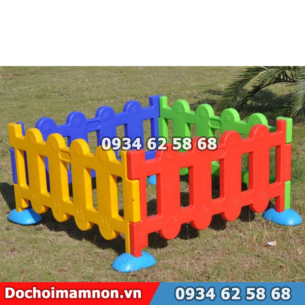 Hàng rào nhỏ gọn tạo không gian vui chơi an toàn cho bé