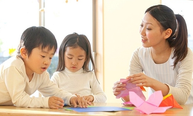 Vì sao các ông bố bà mẹ nên dành nhiều thời gian cho trẻ mầm non