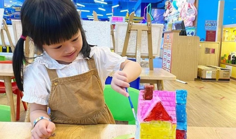 Bãi cát vui chơi an toàn sạch sẽ ngoài trời cho trẻ nhỏ