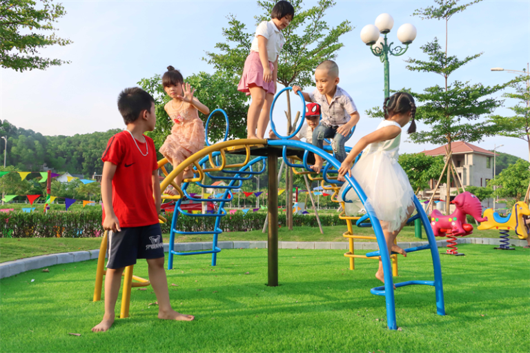 Cho trẻ vui chơi thỏa thích với mô hình công viên khu vui chơi mini cho khu dân cư