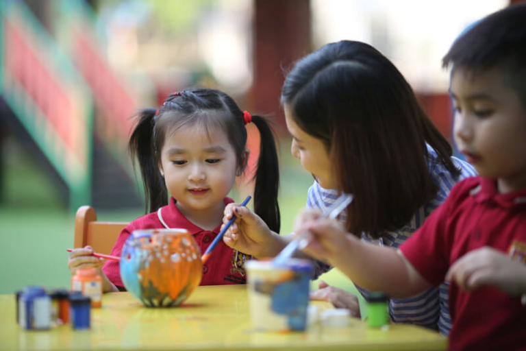 Chuẩn bị cho bé lần đầu đi học mầm non