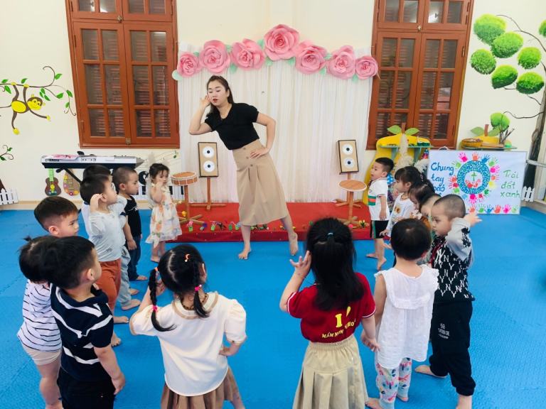 Cách giúp bé đi học lần đầu ngoan không khóc siêu hiệu quả