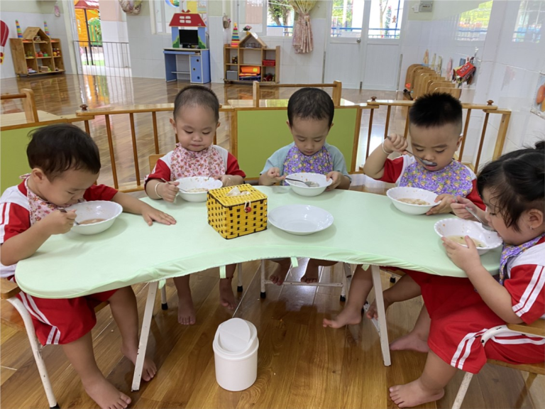 Một số kỹ năng tự phục vụ khi trẻ đến trường