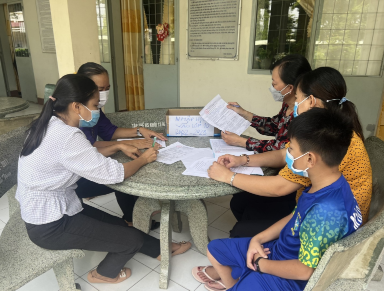 Mua sắm đồ chơi chuẩn bị cho năm học mới 2022 – 2023