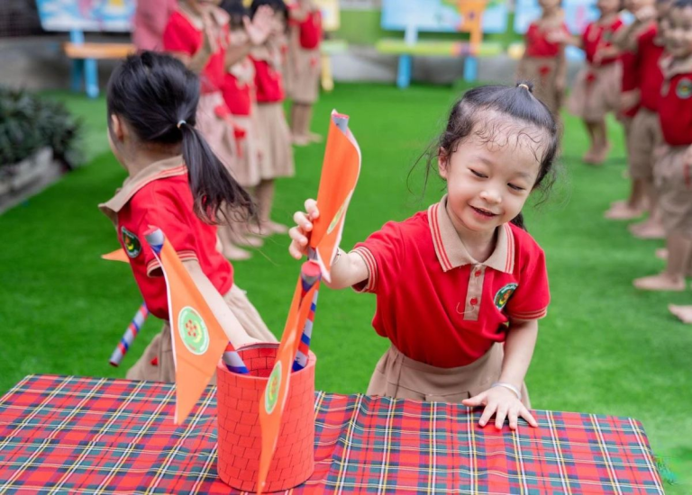 Nhà đồ chơi cho bé tuổi mầm non