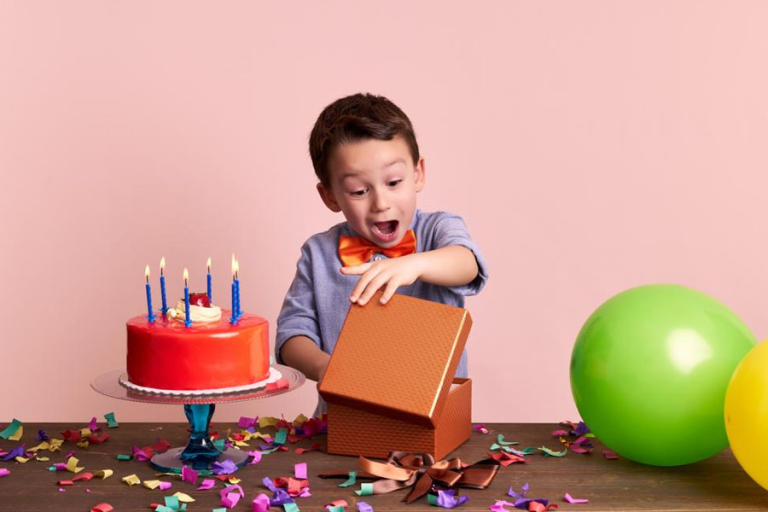 Mua quà sinh nhật ý nghĩa cho bé tặng sinh nhật bạn