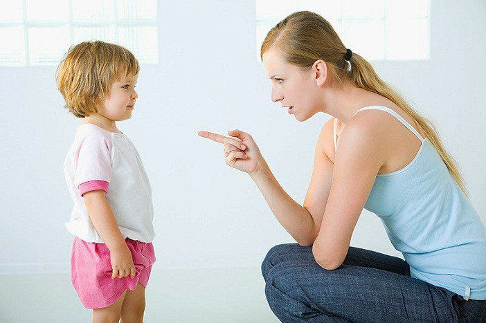 .Cách xử lý bé vui chơi nghịch ngợm cho các bố mẹ trẻ