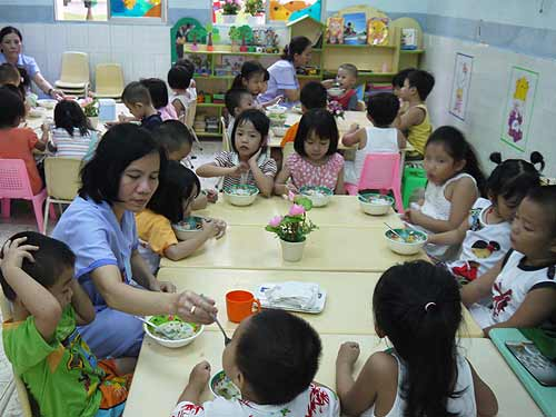 Trường mầm non có giữ thêm giờ buổi tối hay không