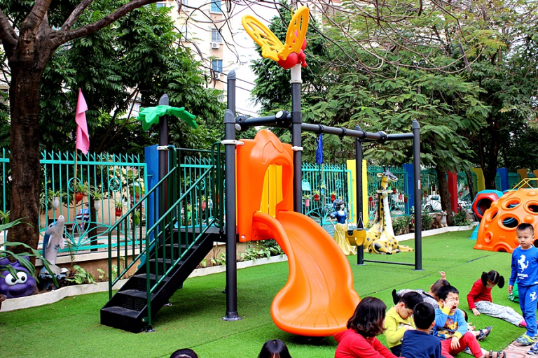 Xây dựng khu đồ chơi cho trường mẫu giáo