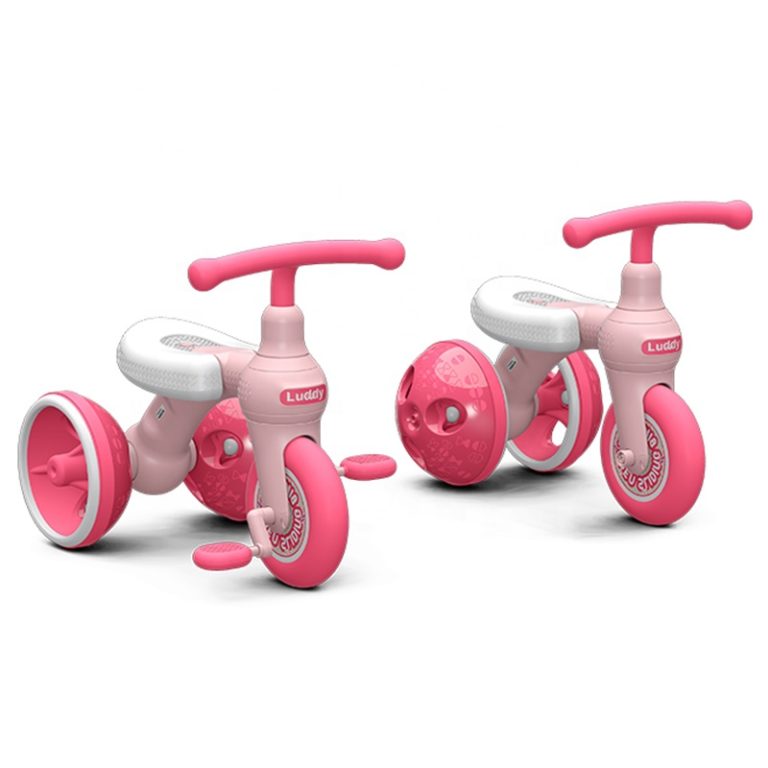 Xe chòi chân có bàn đạp dành cho bé