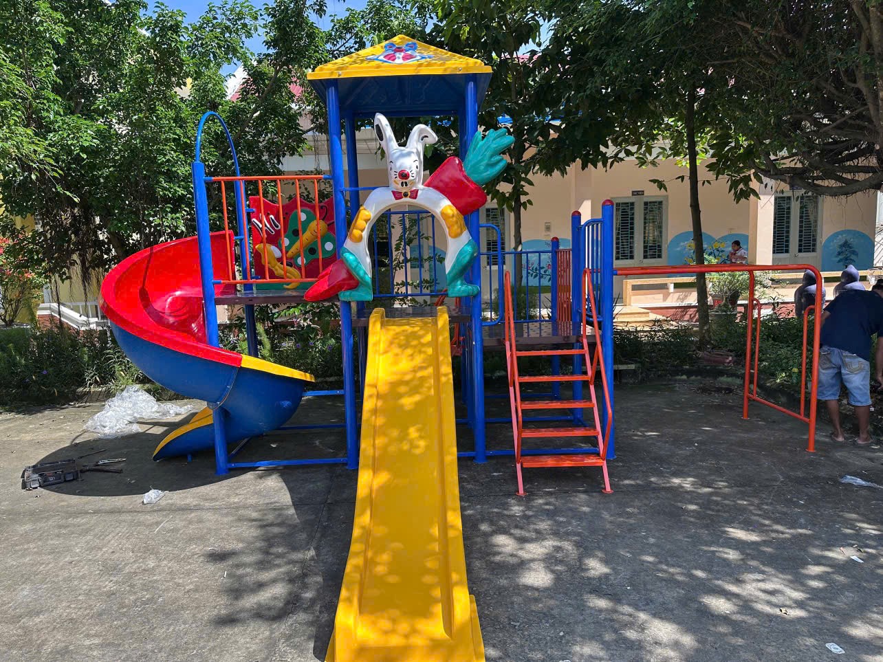 Cầu trượt xoắn con thỏ 4 sàn CT 004A