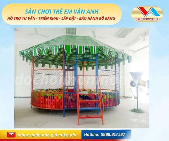 Mẫu nhà banh khung sắt kiên cố với các chi tiết con vật trang trí bằng nhựa composite cao cấp, màu sắc sắc nét, chịu được thời tiết khắc nghiệt.
