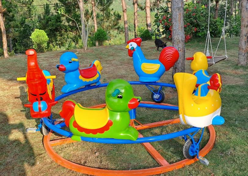 CTY TNHH Sản Xuất Thương Mại Vân Anh chuyên cung cấp thiết bị, đồ chơi mâm non chất lượng cao đặc biệt các loại đu quay với giá gốc tận xưởng