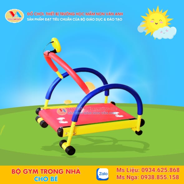 Máy chạy bộ mini tại chỗ với thiết kế nhỏ gọn, giúp bé mầm non làm quen với những bước vận động đầu đời, rèn luyện cơ chân chắc chắn.