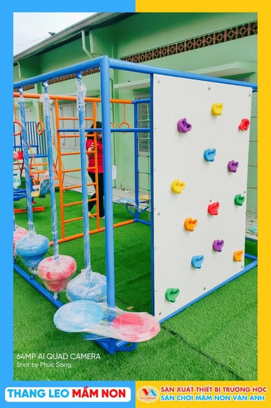 Đây là một tổ hợp vận động phức tạp, được thiết kế để kích thích nhiều kỹ năng cùng lúc.