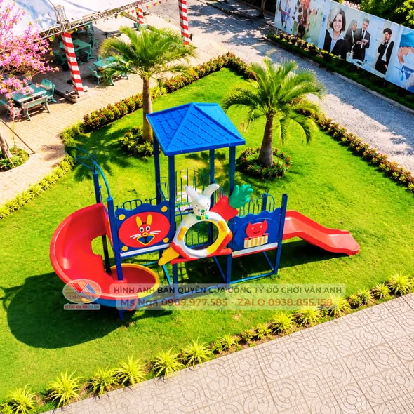 Cầu trượt xoắn con thỏ 3 sàn 1 máng lắp đặt thực tế tại khuôn viên xanh – "Thỏi nam châm" hoàn hảo giúp không gian quán cafe, khu dân cư thêm phần thu hút và giữ chân khách hàng gia đình