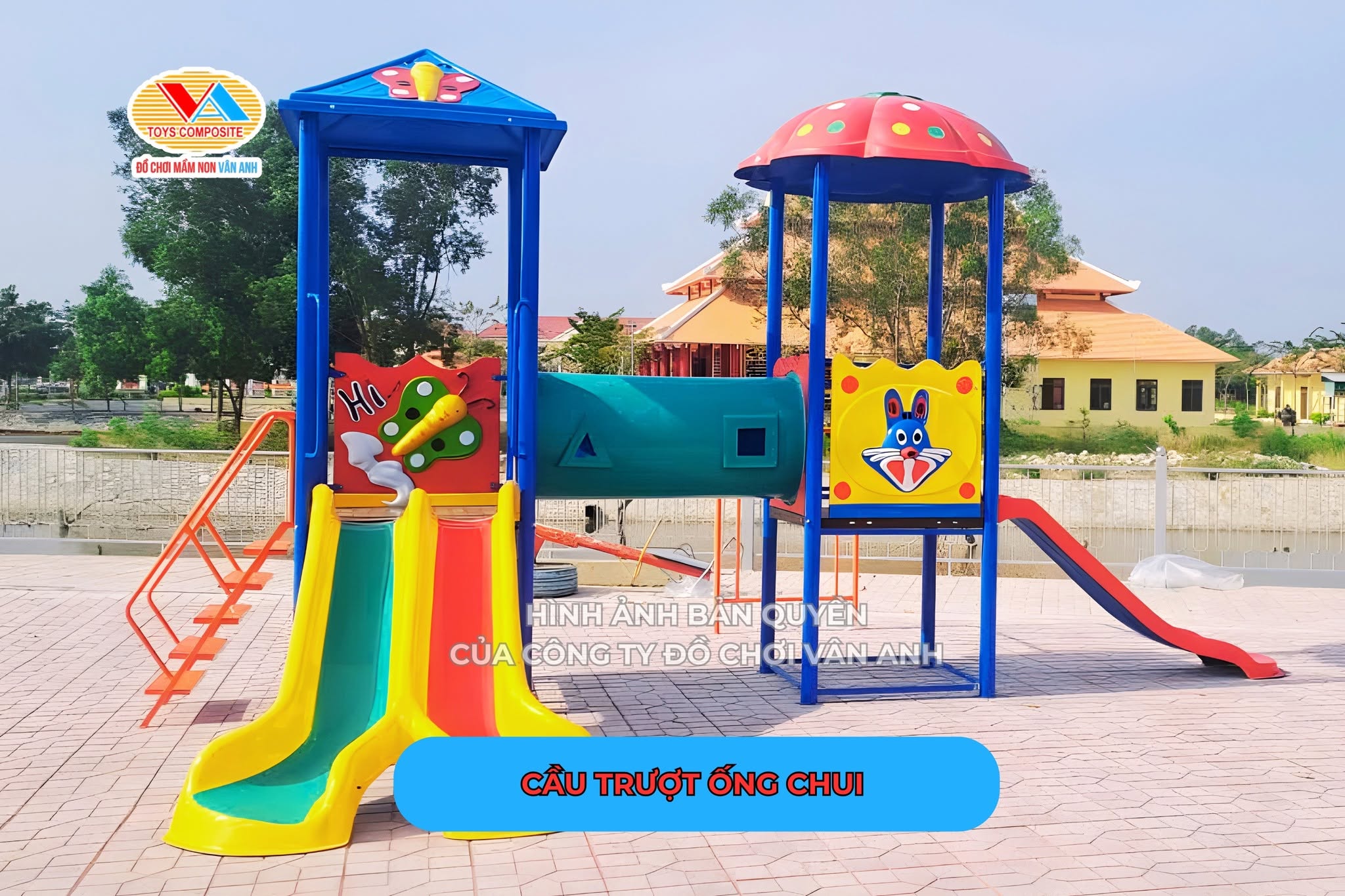Cầu trượt liên hoàn tích hợp ống chui với màu sắc tươi sáng, bề mặt nhựa Composite