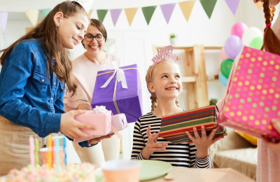 Cách chọn quà mừng sinh nhật cho các bé mầm non